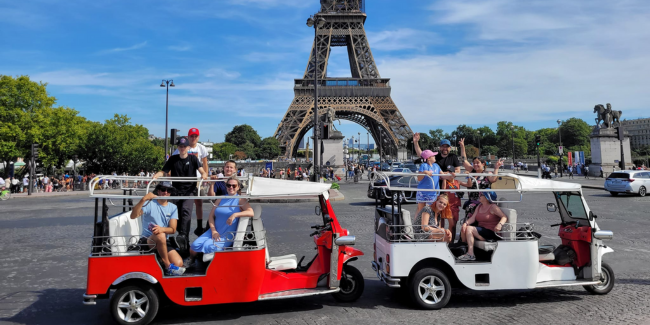 Visiter Paris en famille en Tuktuk
