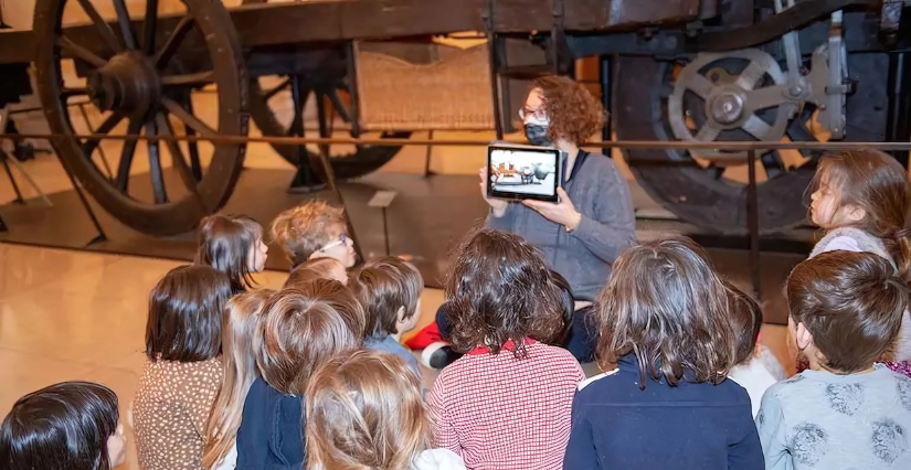 En famille au Musée des arts et des métiers, à Paris 3e