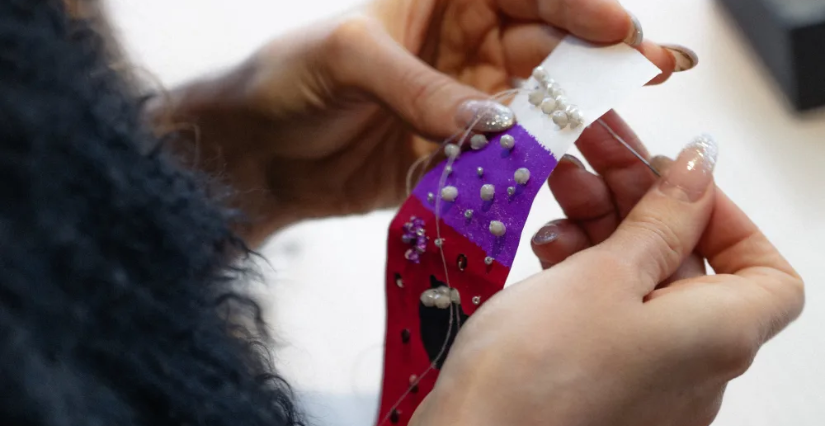 Atelier broderie sur papier "Arbre à voeux" à la Galerie du 19M, La Parcelle, Paris 19ᵉ